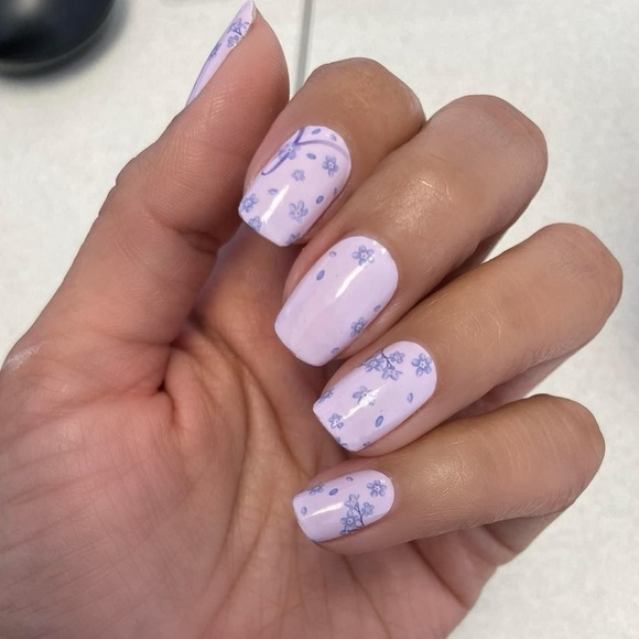 Color Street | Forever Loved a pastel lavender floral shade - Picture 3 of 12